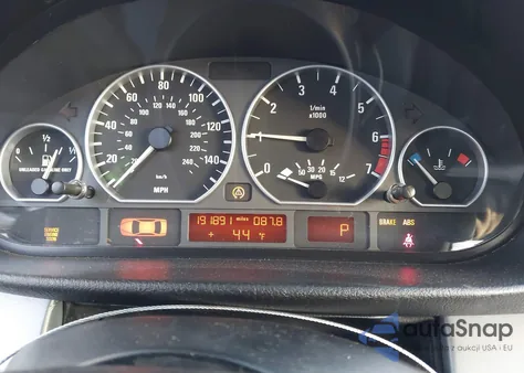 2003 BMW 330Xi z USA, uszkodzony, nr VIN WBAEW53473PG20291